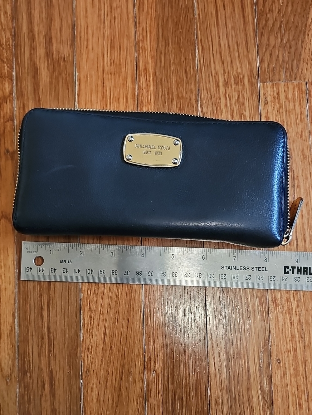 Michael Kors Zip Wallet - Picture 6 of 6